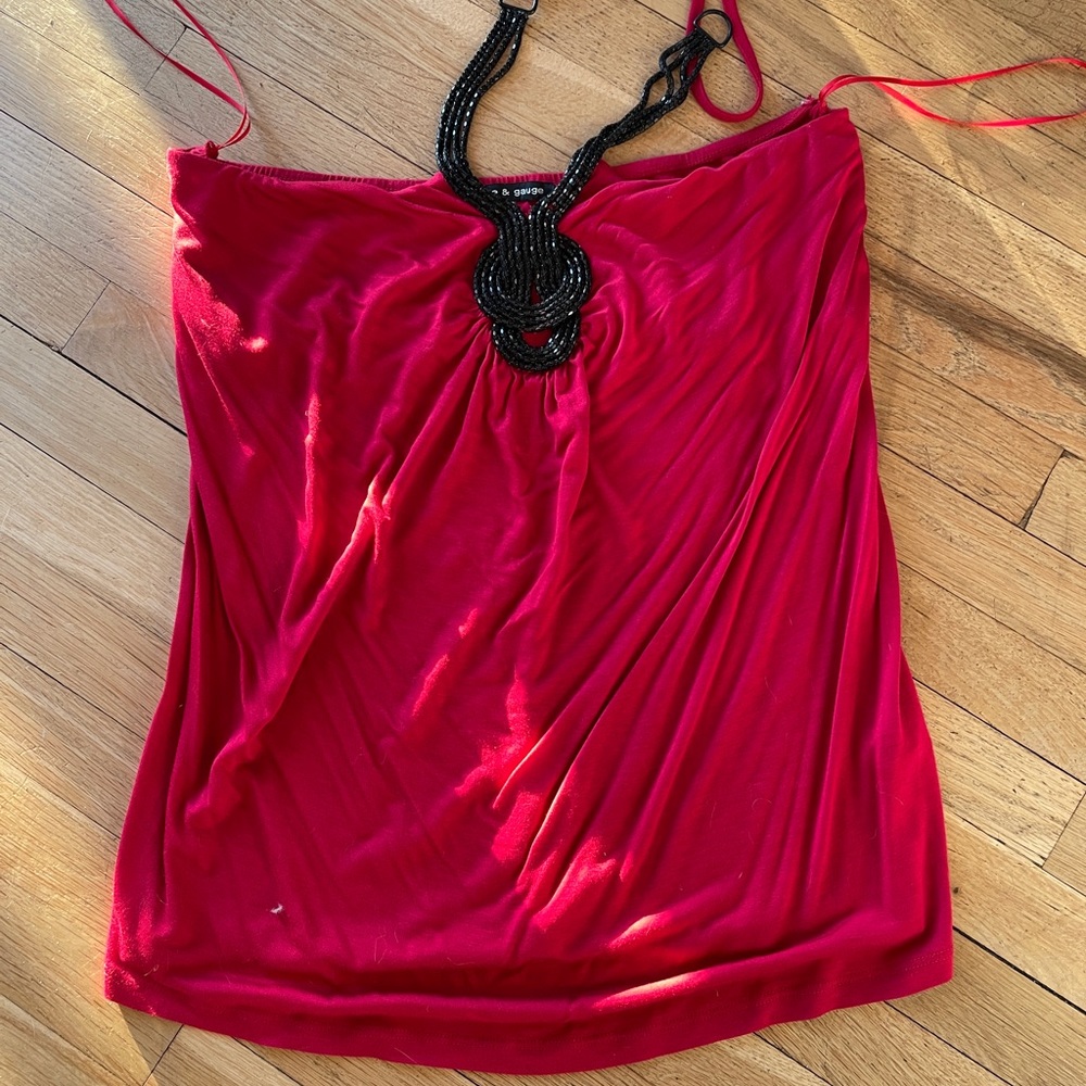 Halter top. Red.